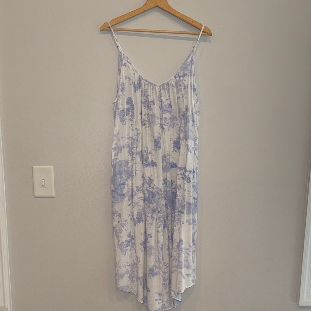 Shinestar Light Blue and White Tie-Dye Slip romper size Large